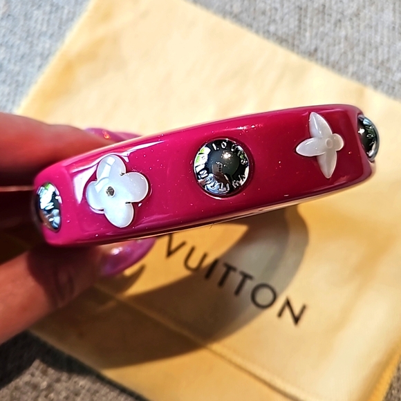 Louis Vuitton Bangle Fuschia Pink Resin Silver Logo Studs Mother of Pearl Fleurs - Picture 2 of 6